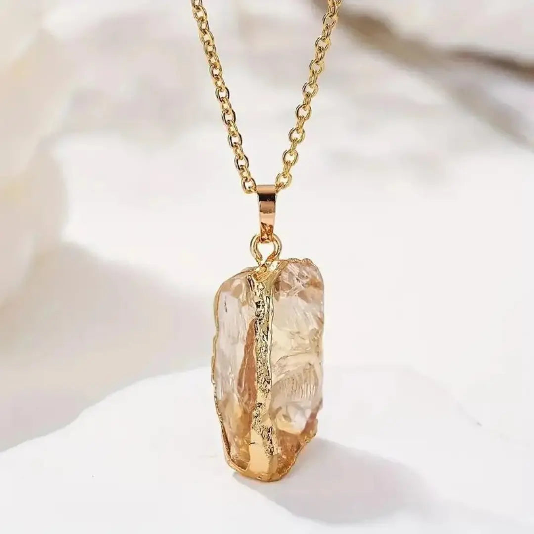 Elegância Luminosa - Colar com Pedra Natural Banhado a Ouro