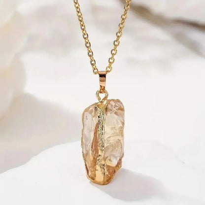 Elegância Luminosa - Colar com Pedra Natural Banhado a Ouro