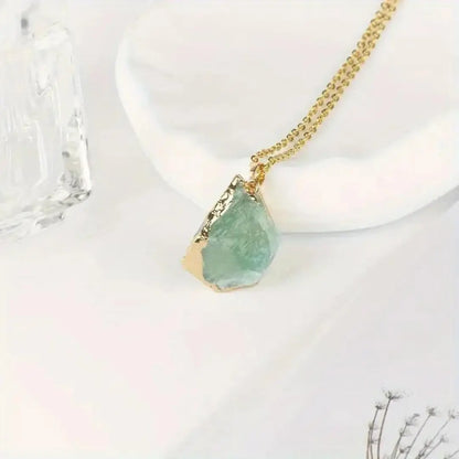 Elegância Luminosa - Colar com Pedra Natural Banhado a Ouro